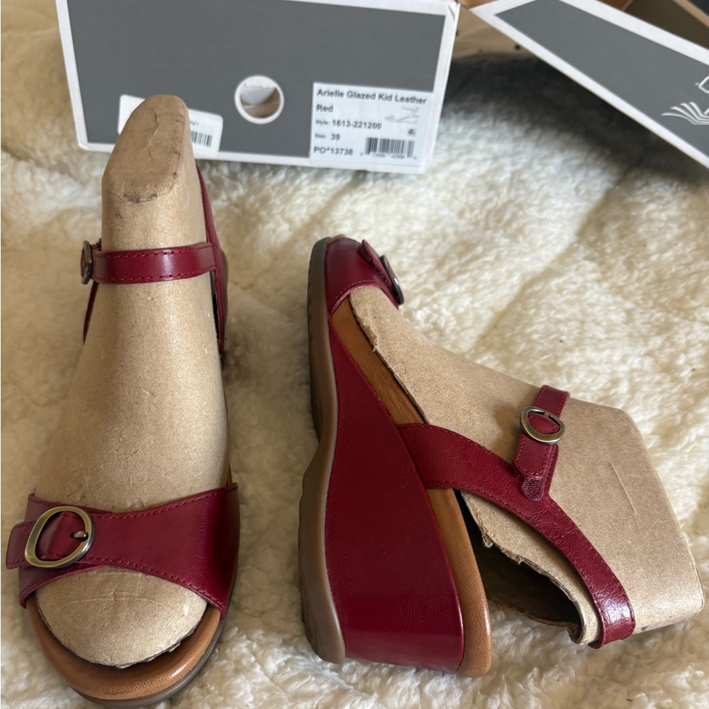 NWT DANSKO Aurielle Red Wedges with Elegant Design